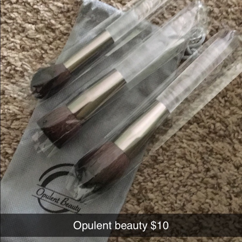 Opulent face brushes